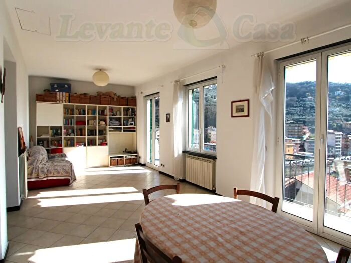 Appartamento con 5 locali in affitto in Recco