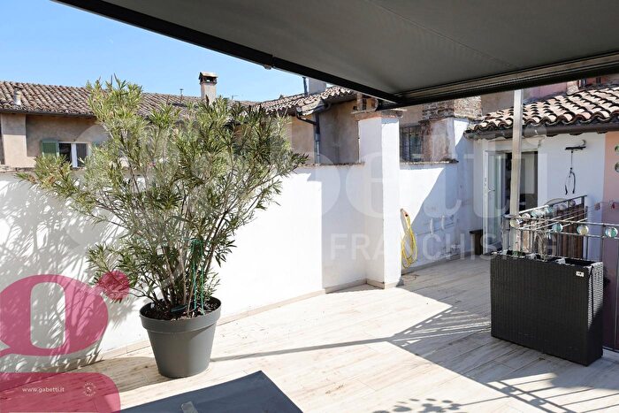 Appartamento quadrilocale in vendita in Via del Mercato, Foligno