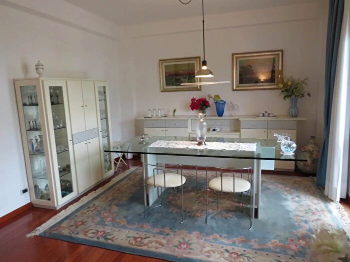 Appartamento con 5 locali in affitto in Livorno