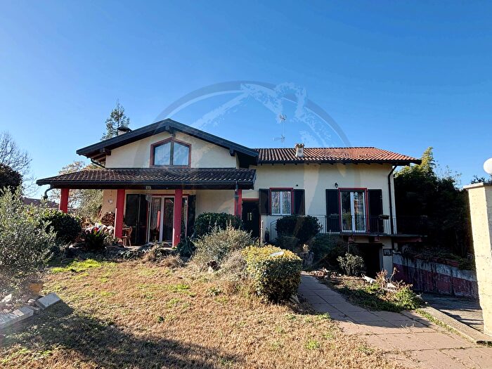 Casa quadrilocale in vendita in Via Cervino, Pombia