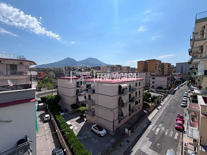 Appartamento con 6 locali in vendita in Via Recanati, San Giorgio A Cremano