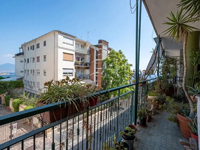 Appartamento quadrilocale in vendita in Via Orazio, Napoli