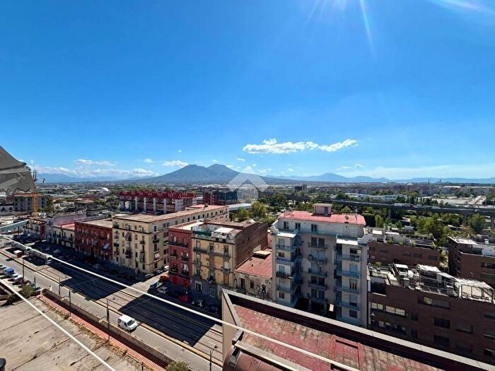 Appartamento con 5 locali in vendita in Via Monfalcone, Poggioreale, Napoli