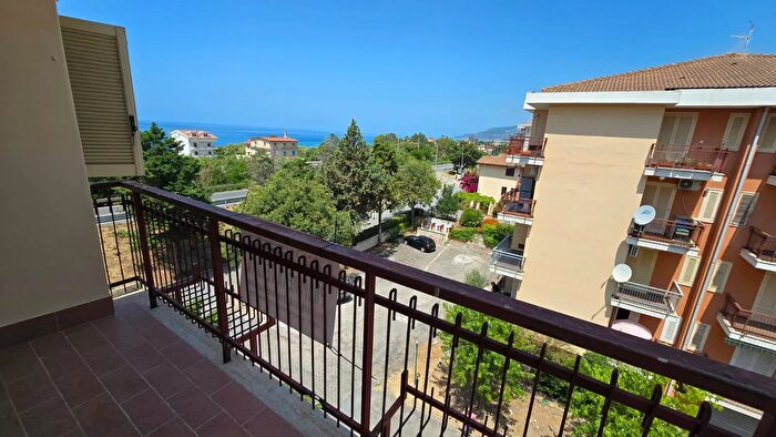 Appartamento trilocale in vendita in Strada Statale Tirrena Inferiore, Cetraro