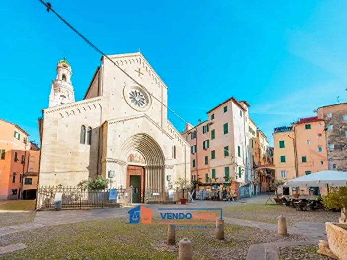 Appartamento trilocale in vendita in Via Bezzecca, Sanremo