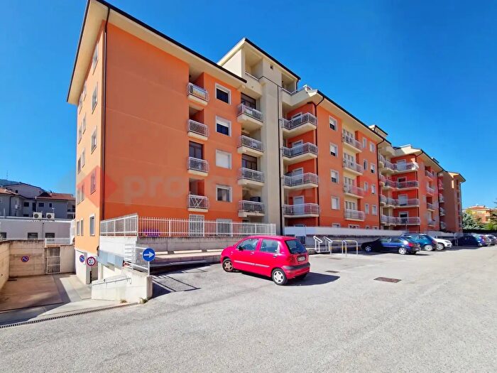 Casa con 5 locali in vendita in Via Giovanni di Vincenzo, L'Aquila