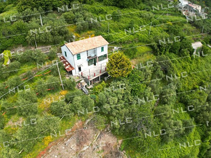 Casa con 8 locali in vendita in Lavagna