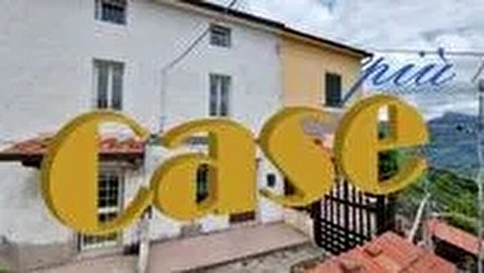 Casa con 5 locali in vendita in Camaiore