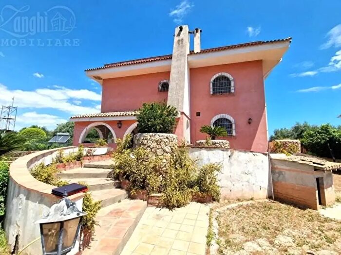 Casa con 8 locali in vendita in Siracusa