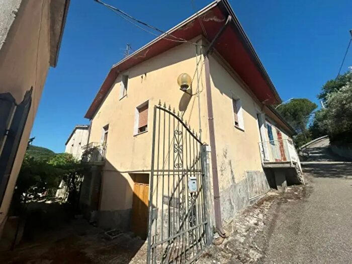 Casa con 6 locali in vendita in Via Cotoli, San Nicola Manfredi