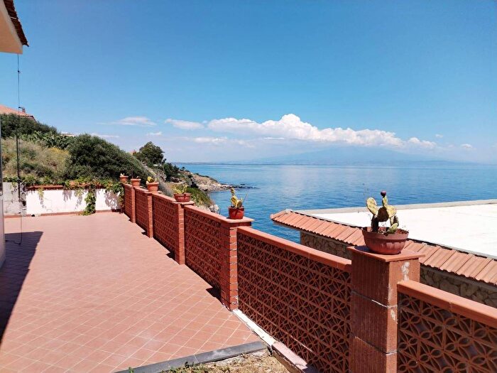 Casa quadrilocale in affitto in baia del silenzio, Augusta