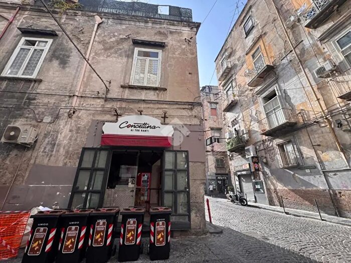 Appartamento bilocale in vendita in Vico S Maria del Pozzo, Napoli