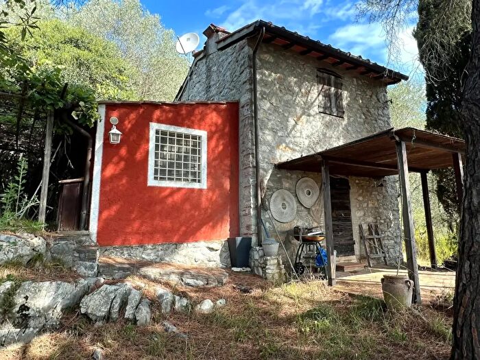 Casa trilocale in vendita in di Compignano, Lucca