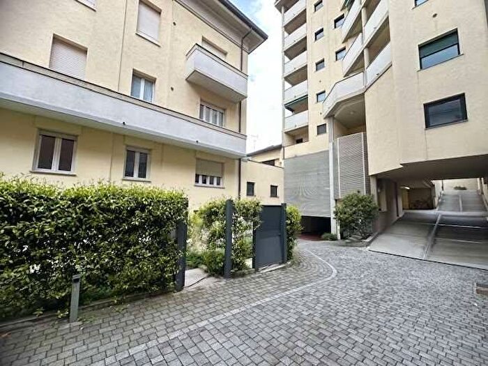 Appartamento trilocale in affitto in Via Anzani, Borghi, Como