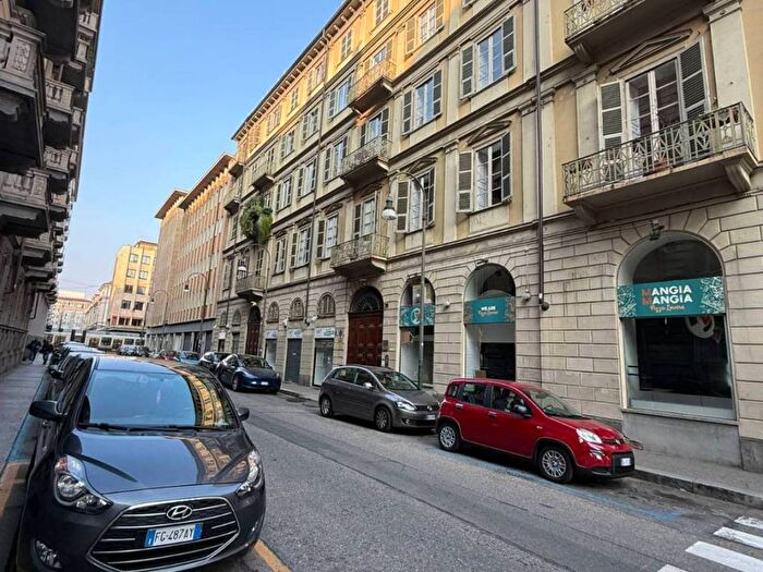 Appartamento quadrilocale in affitto in Via Giuseppe Parini, Piazza Solferino, Torino