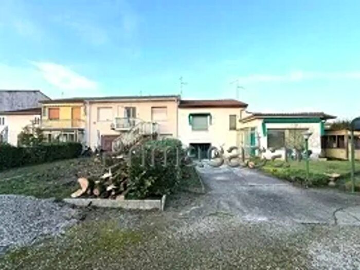 Casa con 8 locali in vendita in Via Tiziano Vecellio, Legnago