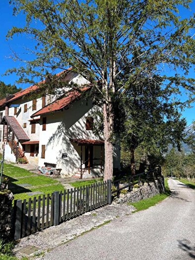 Casa con 16 locali in vendita in Barcis