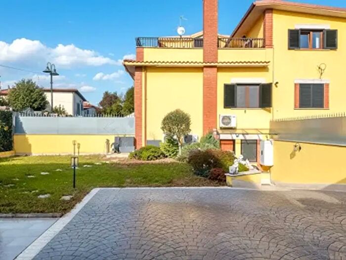 Appartamento trilocale in vendita in Via Nazario Sauro, San Cesareo