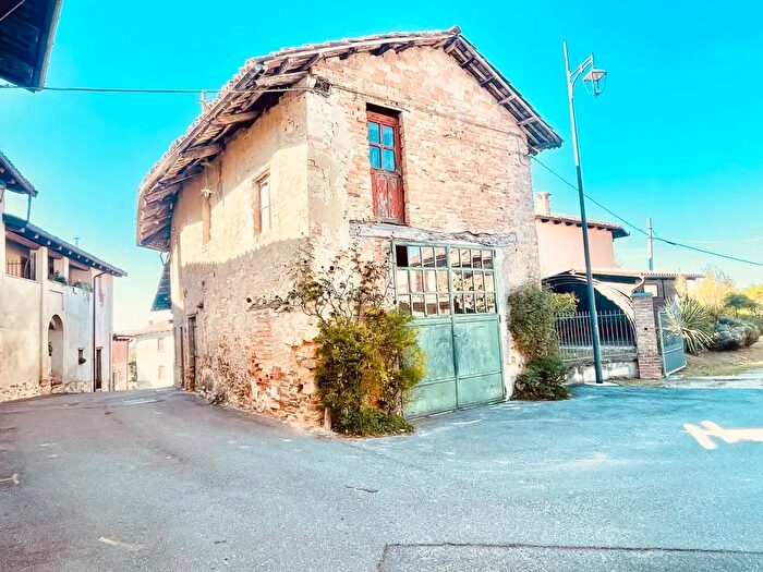 Casa con 5 locali in vendita in Via Vittorio Alfieri, Castiglione Falletto