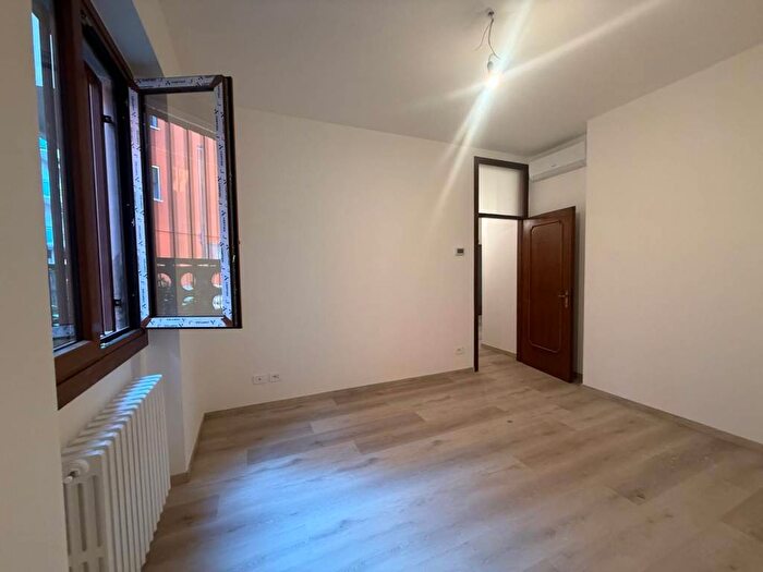 Appartamento trilocale in affitto in Via Cesare Battisti, Rondò Torretta, Sesto San Giovanni