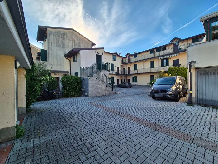 Appartamento bilocale in vendita in Via Vittorio Veneto, Lentate Sul Seveso