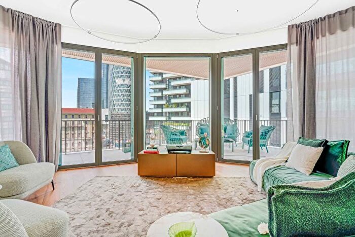 Appartamento quadrilocale in affitto in Via Amerigo Vespucci, Porta Nuova, Milano