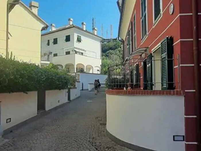 Appartamento con 5 locali in vendita in Via Botta, Savona