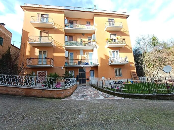 Appartamento trilocale in vendita in Via della Luna, Nepi