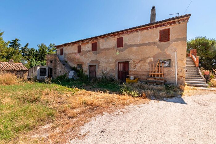 Casa quadrilocale in vendita in Contrada Asola, Civitanova Marche