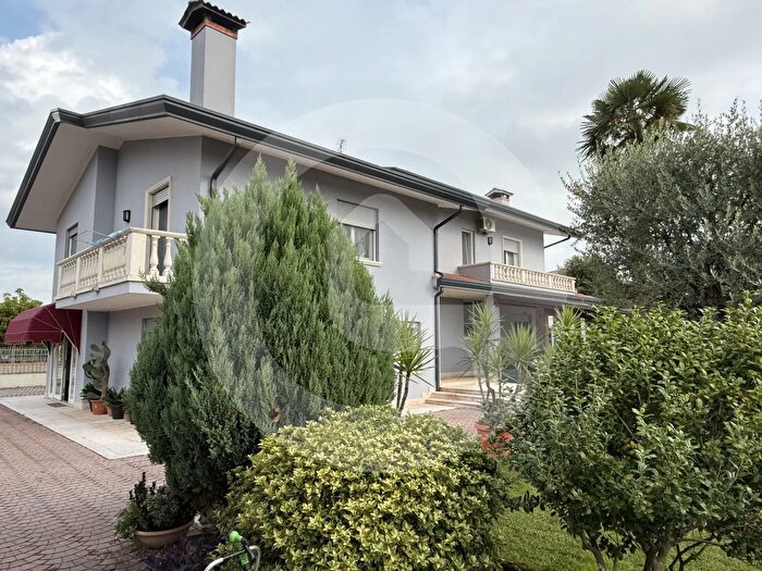 Casa con 6 locali in vendita in San Giorgio In Bosco