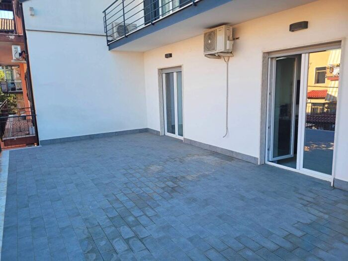 Appartamento trilocale in vendita in Via Novembre, Quarto
