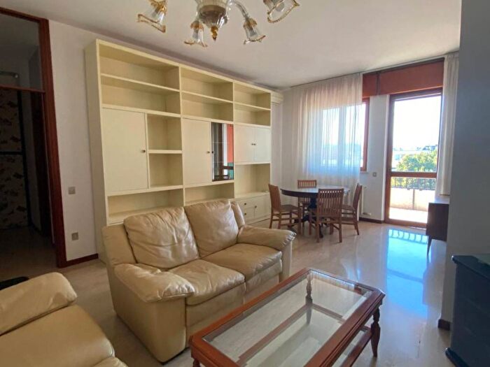 Appartamento trilocale in affitto in Stradella Dei Cappuccini, Piscine San Paolo, Vicenza