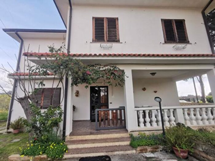 Casa con 6 locali in vendita in Via Palmiro Togliatti, Borgia