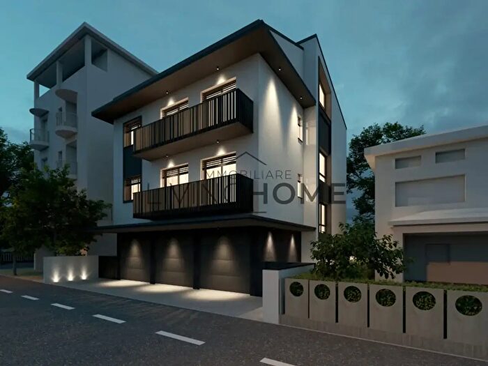 Appartamento trilocale in vendita in Via Santorre di Santarosa, Riccione