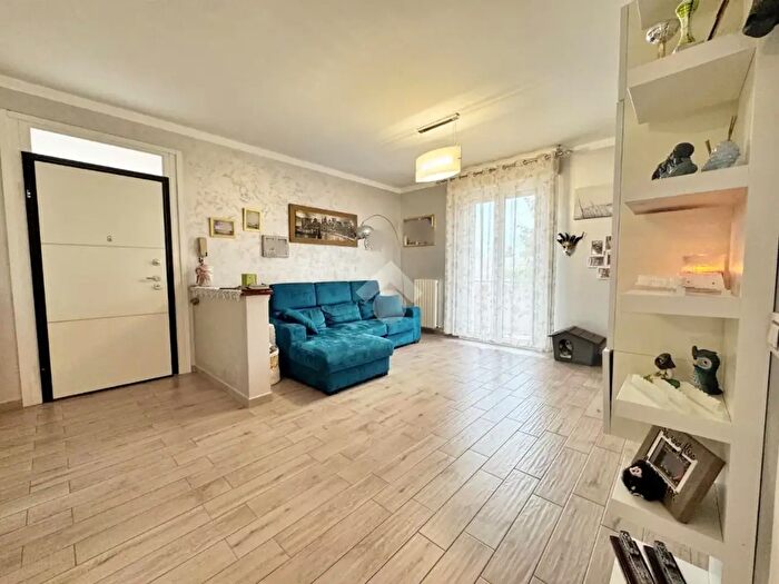 Appartamento quadrilocale in vendita in Via Zambonini, Montelabbate