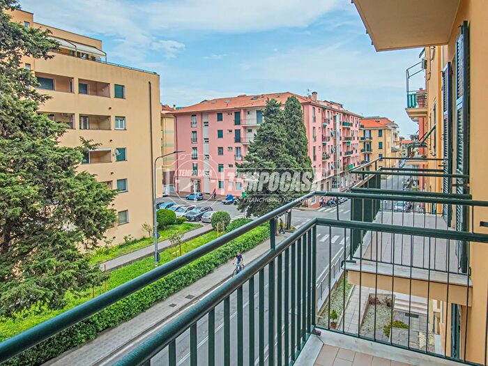 Appartamento bilocale in vendita in Via Monsignor Salvatore Vattuone, Sestri Levante