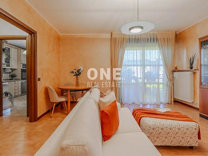 Appartamento quadrilocale in vendita in Via San Biagio, Casatenovo