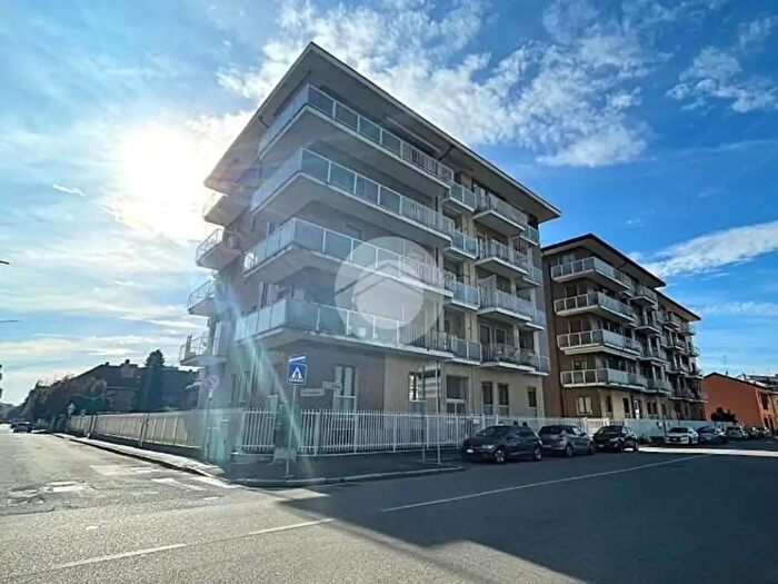 Appartamento trilocale in affitto in Via Milano, Magenta