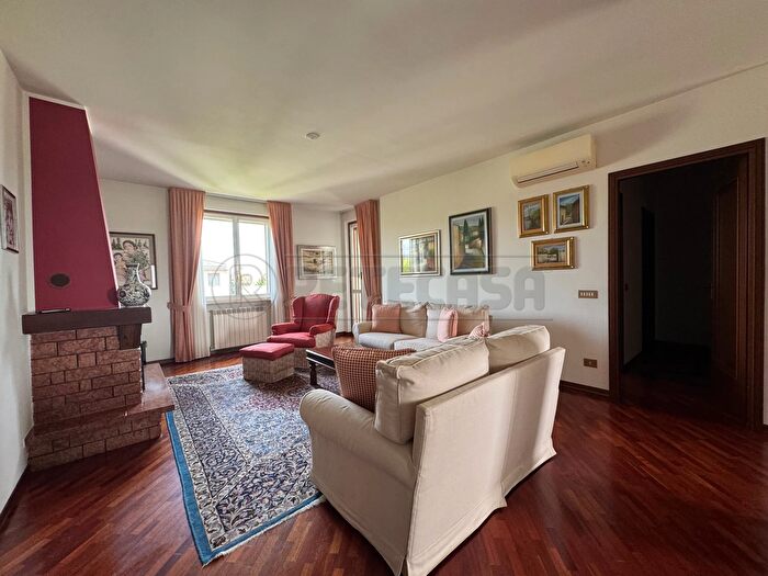 Appartamento quadrilocale in vendita in Via Lago Gerundo, Crema