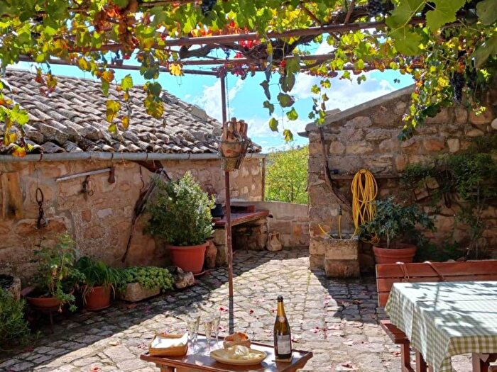 Casa con 6 locali in affitto in Contrada Salinella, Petralia Soprana