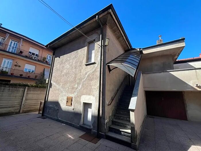 Casa quadrilocale in vendita in Via Comasinella, BovisioMasciago