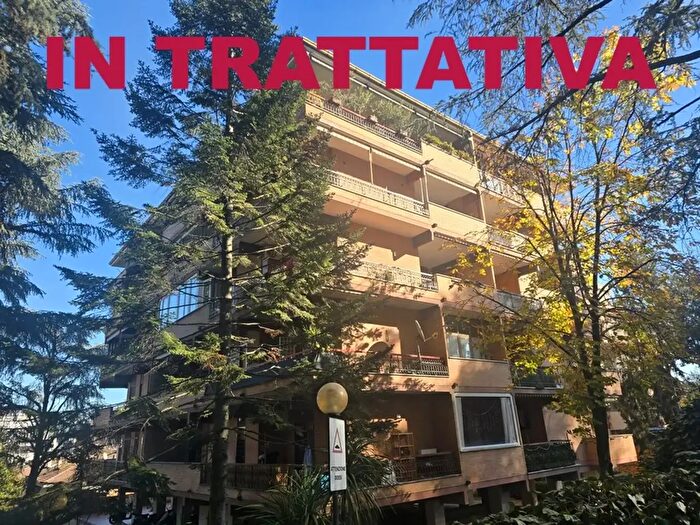 Appartamento trilocale in vendita in Via Cassia, Roma