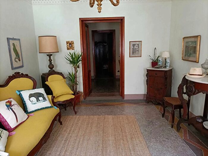 Casa con 6 locali in affitto in Viareggio