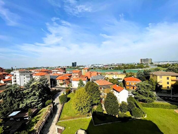 Appartamento quadrilocale in vendita in Via Emilio Alessandrini, Pero