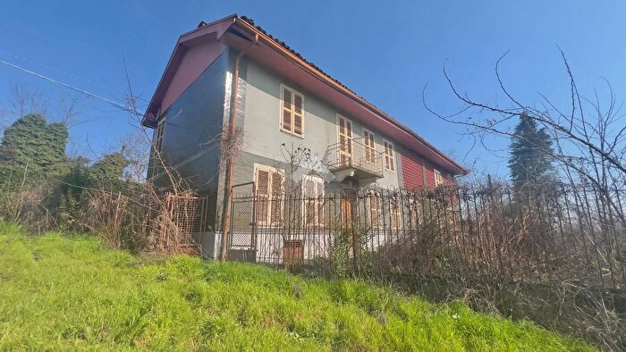 Casa con 6 locali in vendita in Via Roma di Rinco, Montiglio Monferrato