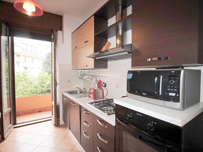 Appartamento trilocale in affitto in Viale Lucania, Corvetto, Milano