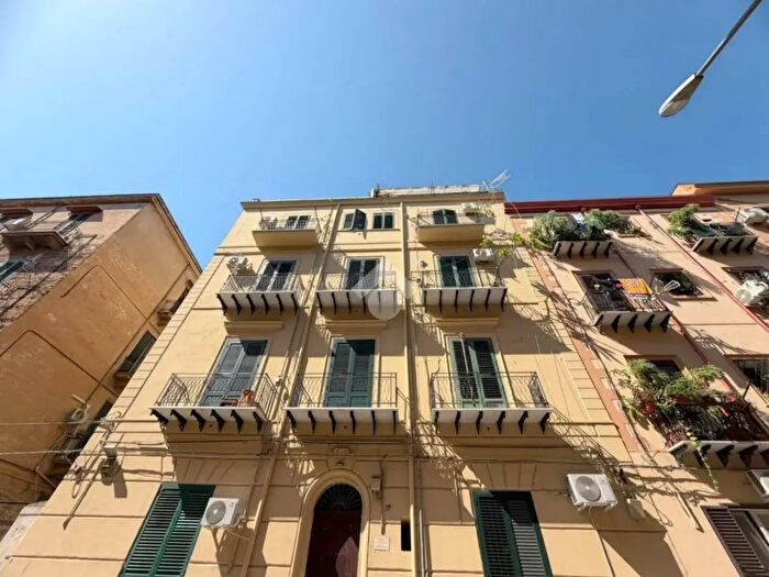 Appartamento trilocale in vendita in Via Vito La Mantia, Palermo