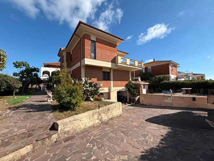 Casa con 8 locali in vendita in Lungomare delle Sirene, Pomezia