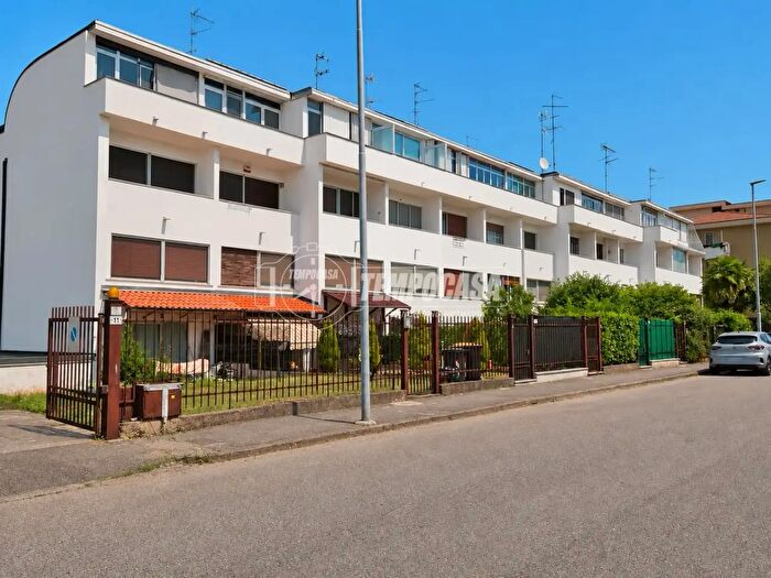 Casa trilocale in vendita in Novara