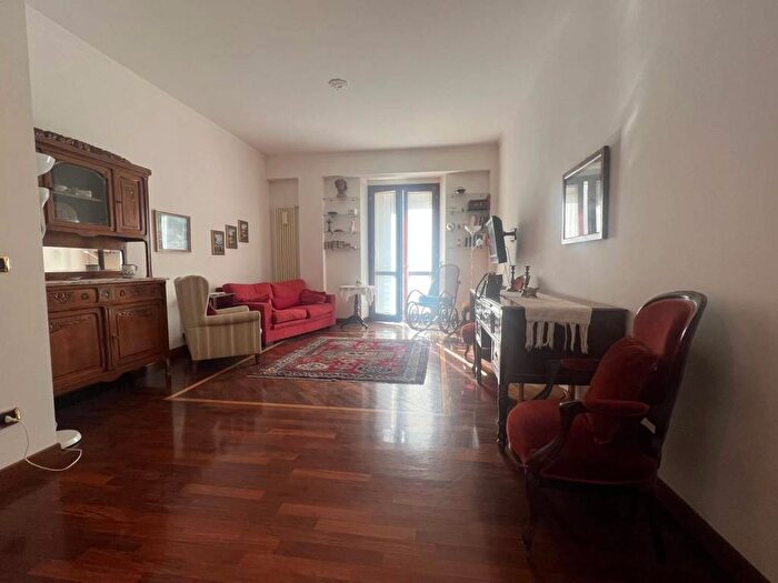 Appartamento trilocale in affitto in Via Carlo Crivelli, Quadronno Crocetta, Milano